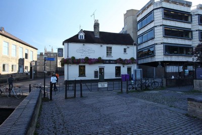 the mill pub (tzn. hospoda &quot;mlýn&quot;, která je na břehu řeky cam) - zde spolu hráli mladičcí gilmour s barrettem v roce 1963